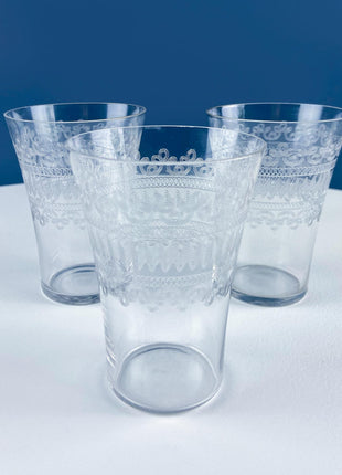 Fostoria Needle-Etched Cloverleaf Crystal Set of 9 Water Juice Liqueur Tumblers with Matching Decanter Carafe. Dining Barware LibraryDisplay