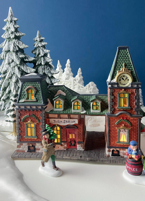 Illuminated Porcelain Christmas Village Train Station. Dickens Collection by O'Well, 1997. Seasonal Home Retail Display.