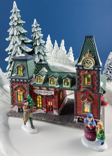Illuminated Porcelain Christmas Village Train Station. Dickens Collection by O'Well, 1997. Seasonal Home Retail Display.