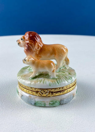 Lion and Baby Vintage Geo Z. Lefton Miniature Box. Collectible Porcelain & Brass Trinket Ring Pill Box. African Safari Design. Animal Lover.