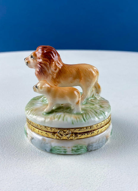 Lion and Baby Vintage Geo Z. Lefton Miniature Box. Collectible Porcelain & Brass Trinket Ring Pill Box. African Safari Design. Animal Lover.