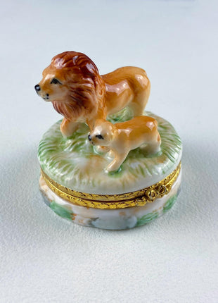 Lion and Baby Vintage Geo Z. Lefton Miniature Box. Collectible Porcelain & Brass Trinket Ring Pill Box. African Safari Design. Animal Lover.