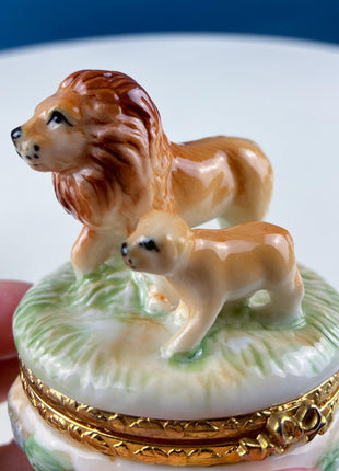 Lion and Baby Vintage Geo Z. Lefton Miniature Box. Collectible Porcelain & Brass Trinket Ring Pill Box. African Safari Design. Animal Lover.