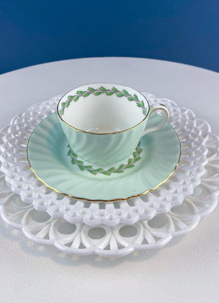 4 Minton Porcelain Cups and Saucers. Creamy Green & White Set with Delicate Leaf Garland Motif. Dining Room Table Decor. French Country.