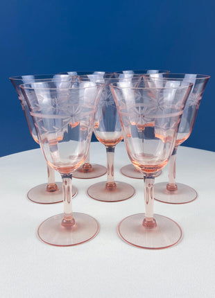 Vintage Pink Peach Depression Glass Wine Glasses. Set of 7. Delicate Etched Daisy Motif Stemware. Dining Room Table Decor. French Country.
