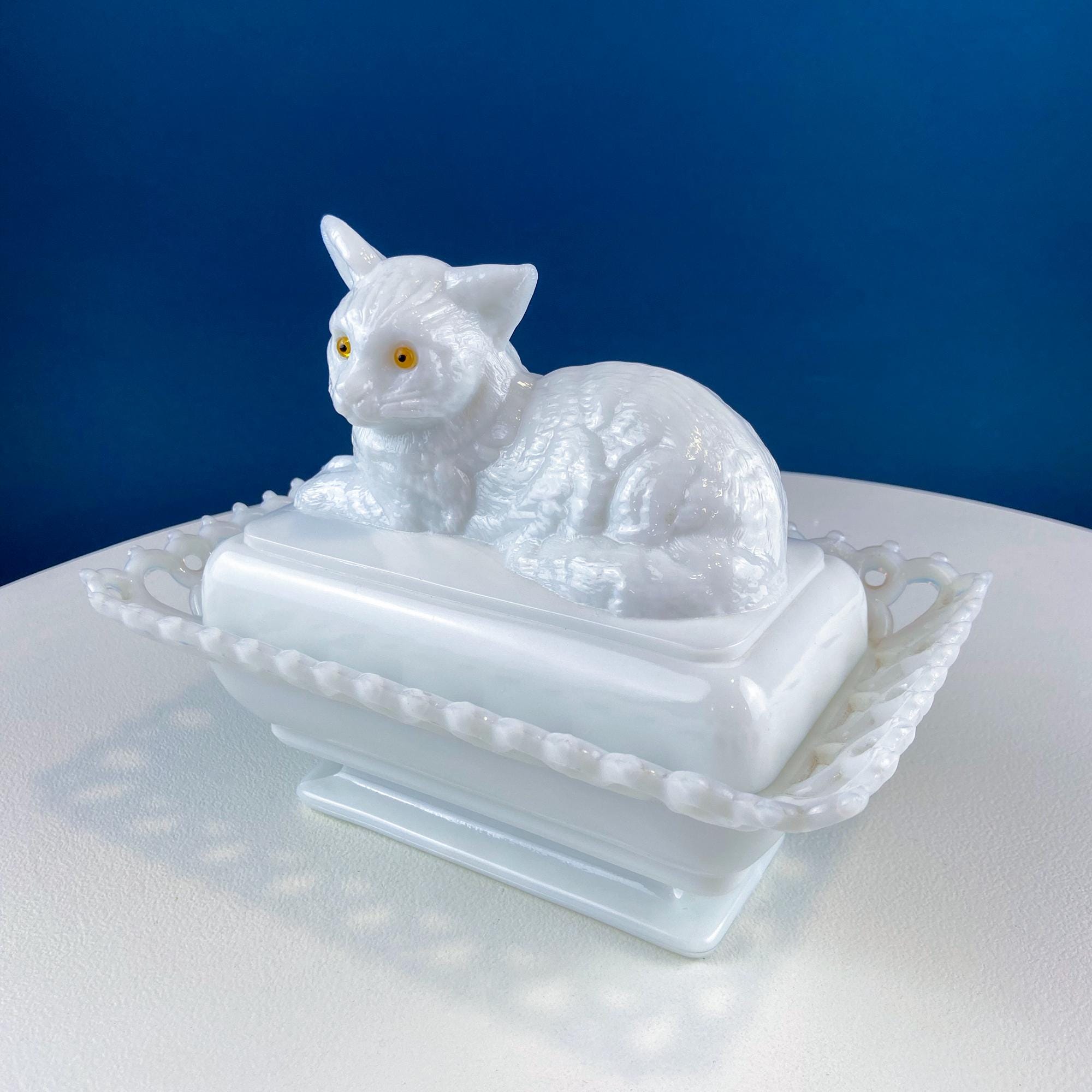 Vintage Westmoreland Milk Glass Cat Covered Dish. Trinket