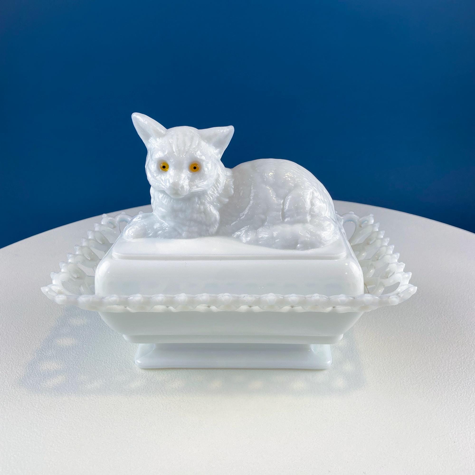Vintage Westmoreland Milk Glass Cat Covered Dish. Trinket