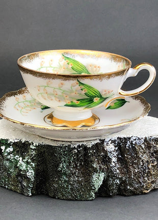 Vintage Grosvenor Teacup & Saucer. Lilies of the Valley and Forget Me Nots Floral Motif. Home Kitchen Dining Room Decor. Modern Country.