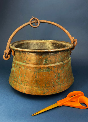 Vintage Copper Cauldron. Large Hand Pounded Bucket with Wrought Iron Handle. Hand Hammered Rustic Home Dining Room Decor. Gift for Him Her.