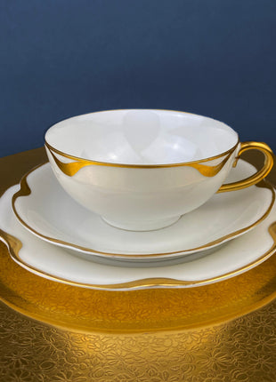 Vintage Royal Albert 6.5" Dessert Plates. Set of 6. "Golden Glory." Scalloped Edge. Japanese Mums Motif. Dining Room Table Decor.