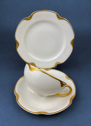 Vintage Royal Albert 6.5" Dessert Plates. Set of 6. "Golden Glory." Scalloped Edge. Japanese Mums Motif. Dining Room Table Decor.