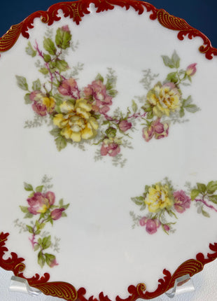 Set of 4 Antique Plates. Delicate Floral Motifs. Scalloped Reticulated Brims. Dining Table Decor. French Country. Modern Farmhouse.