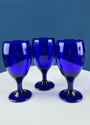 Cobalt Blue Glass Water Goblets. Set of 4 Modern Stemware. Dark Blue Minimal Glassware. Home Decor. Dining Room Decor. Gift for Him or Her.