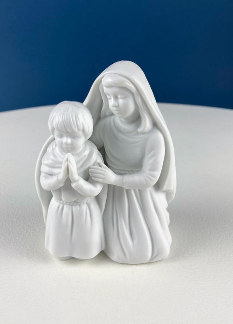 Vintage Avon White Nativity Figurines of Kneeling Children. Bisque Statuettes of Kids Worshiping Baby Jesus. 10th Anniversary. Replacements.