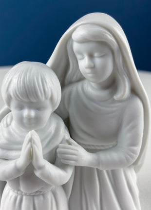 Vintage Avon White Nativity Figurines of Kneeling Children. Bisque Statuettes of Kids Worshiping Baby Jesus. 10th Anniversary. Replacements.