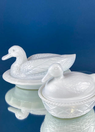 Westmoreland Milk Glass Duck Dish. Vintage Duck Butter or Serving Dish. White Bird Bowl with Cover. Modern Farmhouse. French Country.