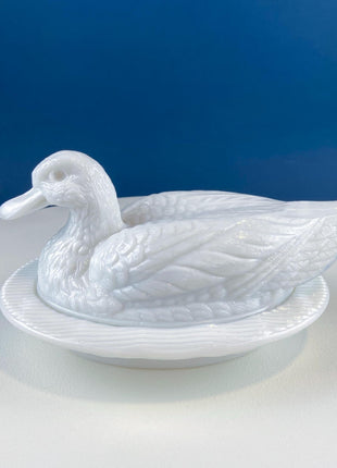 Westmoreland Milk Glass Duck Dish. Vintage Duck Butter or Serving Dish. White Bird Bowl with Cover. Modern Farmhouse. French Country.