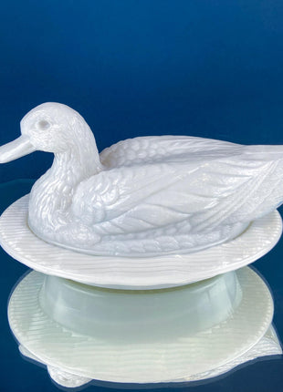 Westmoreland Milk Glass Duck Dish. Vintage Duck Butter or Serving Dish. White Bird Bowl with Cover. Modern Farmhouse. French Country.