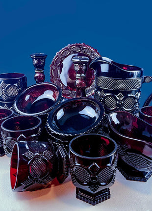 Vintage Deep Red Egg Shaped Pedestal Candy Dish. Luminarc Lidded Compote. Pressed Glass. Star Daisy Motif. Dining Room Decor. Collectible.