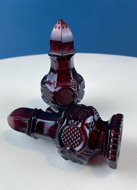 Vintage Ruby Red Avon Cape Cod salt and Pepper Shakers. Pressed Glass Roman Rosette Pattern. Table Dining Room Decor. Gift for Him Her.