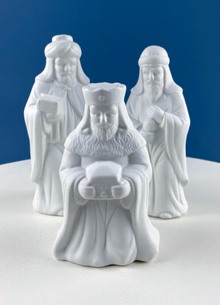 White Atlantic Mold Ceramic Nativity Set. 16 Figurines. Illuminated 3 Piece Manger. Traditional Christmas Decoration. Seasonal Display.
