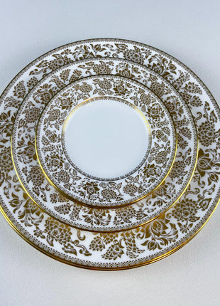 Vintage Royal Albert 6.5" Dessert Plates. Set of 6. "Golden Glory." Scalloped Edge. Japanese Mums Motif. Dining Room Table Decor.