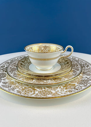 Vintage Royal Albert 6.5" Dessert Plates. Set of 6. "Golden Glory." Scalloped Edge. Japanese Mums Motif. Dining Room Table Decor.