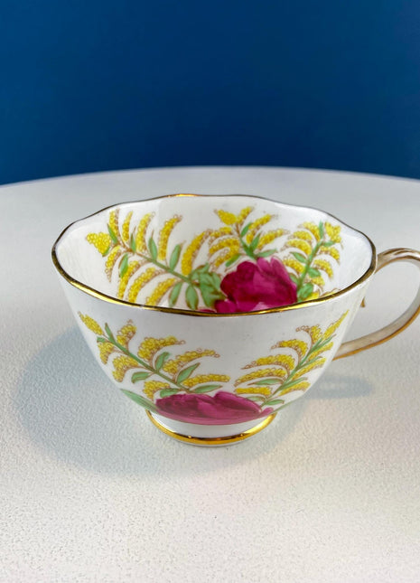 Vintage Golden Days Roslyn Tea or Coffee Cups. Set of 4. Roses & Goldenrod Motif. Dining Room Table Decor. Tea Connoisseur. Mix and Match.
