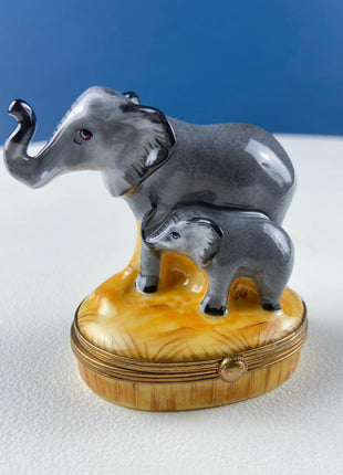 Lion and Baby Vintage Geo Z. Lefton Miniature Box. Collectible Porcelain & Brass Trinket Ring Pill Box. African Safari Design. Animal Lover.