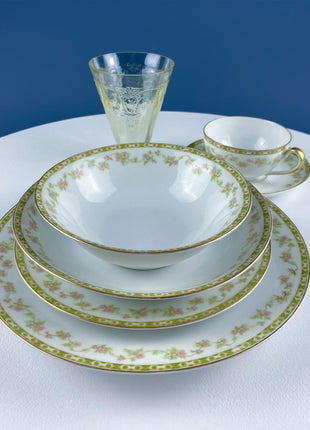Vintage Haviland Rosalinde Dish Set. 24 Pieces. 4 Place Settings. Wild Rose Garlands. Creamy White. French Country. Home Decor. Serveware.