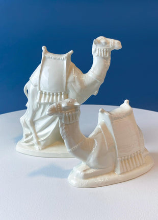 White Atlantic Mold Ceramic Nativity Set. 16 Figurines. Illuminated 3 Piece Manger. Traditional Christmas Decoration. Seasonal Display.