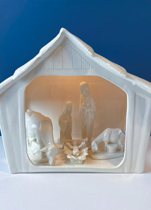 White Atlantic Mold Ceramic Nativity Set. 16 Figurines. Illuminated 3 Piece Manger. Traditional Christmas Decoration. Seasonal Display.