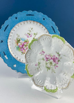 Set of 4 Antique Plates. Delicate Floral Motifs. Scalloped Reticulated Brims. Dining Table Decor. French Country. Modern Farmhouse.