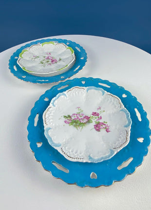 Set of 4 Antique Plates. Delicate Floral Motifs. Scalloped Reticulated Brims. Dining Table Decor. French Country. Modern Farmhouse.