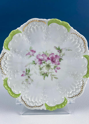 Set of 4 Antique Plates. Delicate Floral Motifs. Scalloped Reticulated Brims. Dining Table Decor. French Country. Modern Farmhouse.