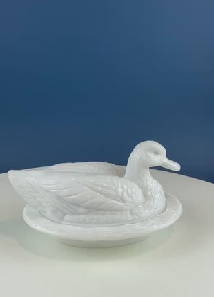 Westmoreland Milk Glass Duck Dish. Vintage Duck Butter or Serving Dish. White Bird Bowl with Cover. Modern Farmhouse. French Country.