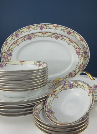 Classic Vintage Dinner Set. Victoria Warwick. 6 Dinner Plates, 9 Soup and 5 Veggie Bowls, 2 Platters, Soup Turin.