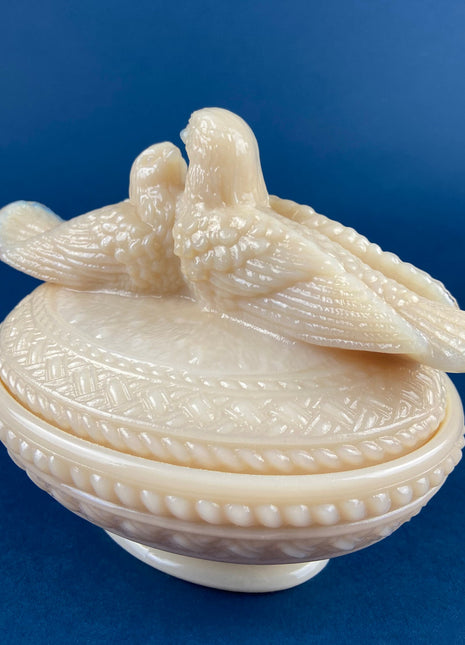 Vintage Westmoreland Nude Colored Glass Bowl with Lid Shaped like Couple of Doves. Peachy-Beige Glass Storage Bowl with Pair of Love Birds.