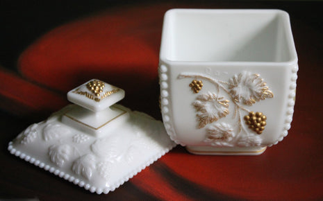 Westmoreland Square Box with Lid with Grapevine Pattern
