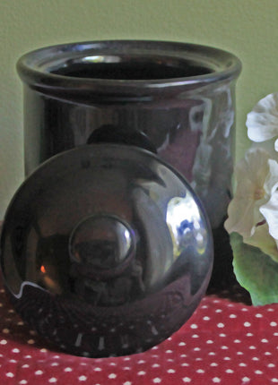 Black Memorial Urn for Ashes with Custom Pendant of Your Pet