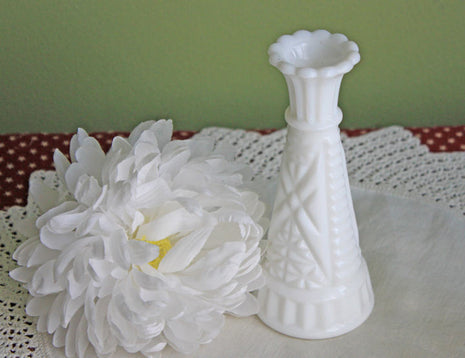 Vintage Bud Vases, White Glass, Vintage housewares, Antique kitchenware, Retro home decor, Vintage tableware, Antique glassware, Vintage homewares, Retro decorative items