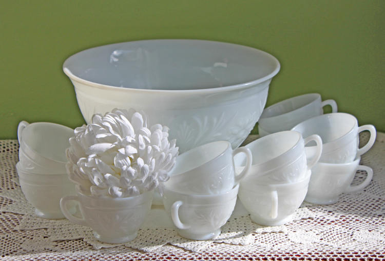 Set of 4 Vintage Milk Glass Cups 