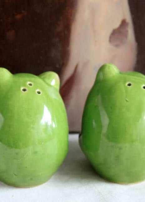 Porcelain Green Frogs Salt & Pepper Shakers, made in Occupied Japan
