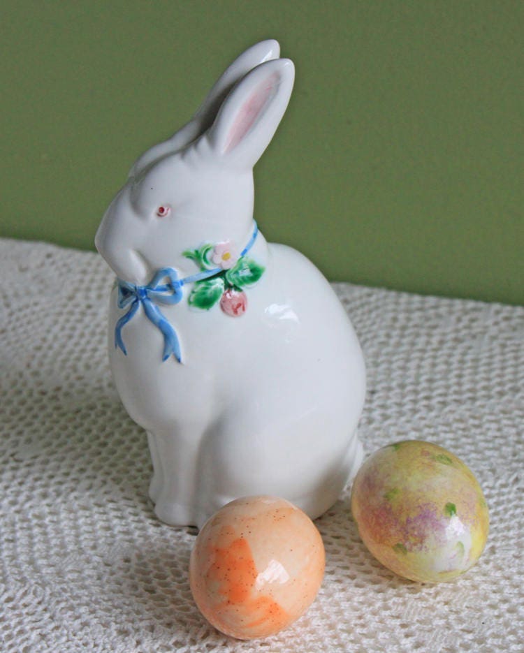 Vintage Hand Painted Bunny Rabbit Figurine with Basket – Anything Discovered