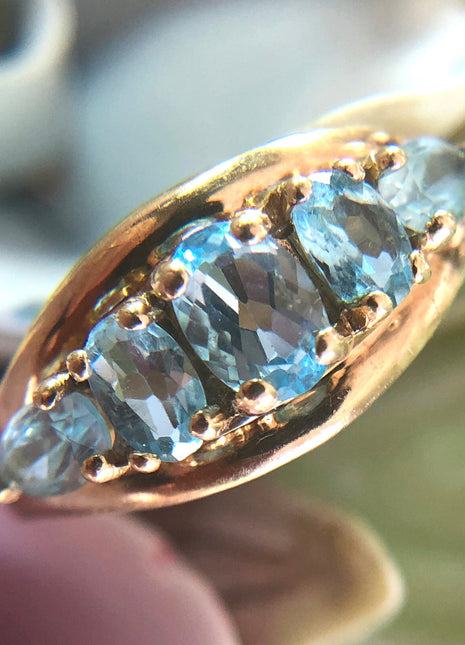 Vintage 10k Gold Ring with 5 Blue Topaz Stones