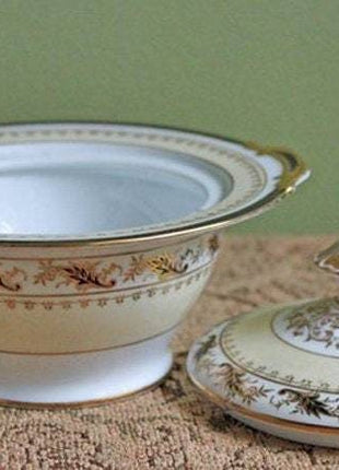 Lidded Sugar Bowl , Noritake China.  Hand Painted Candy Dish with Lid Made in Japan / Devon 103041.