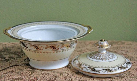 Lidded Sugar Bowl , Noritake China.  Hand Painted Candy Dish with Lid Made in Japan / Devon 103041.