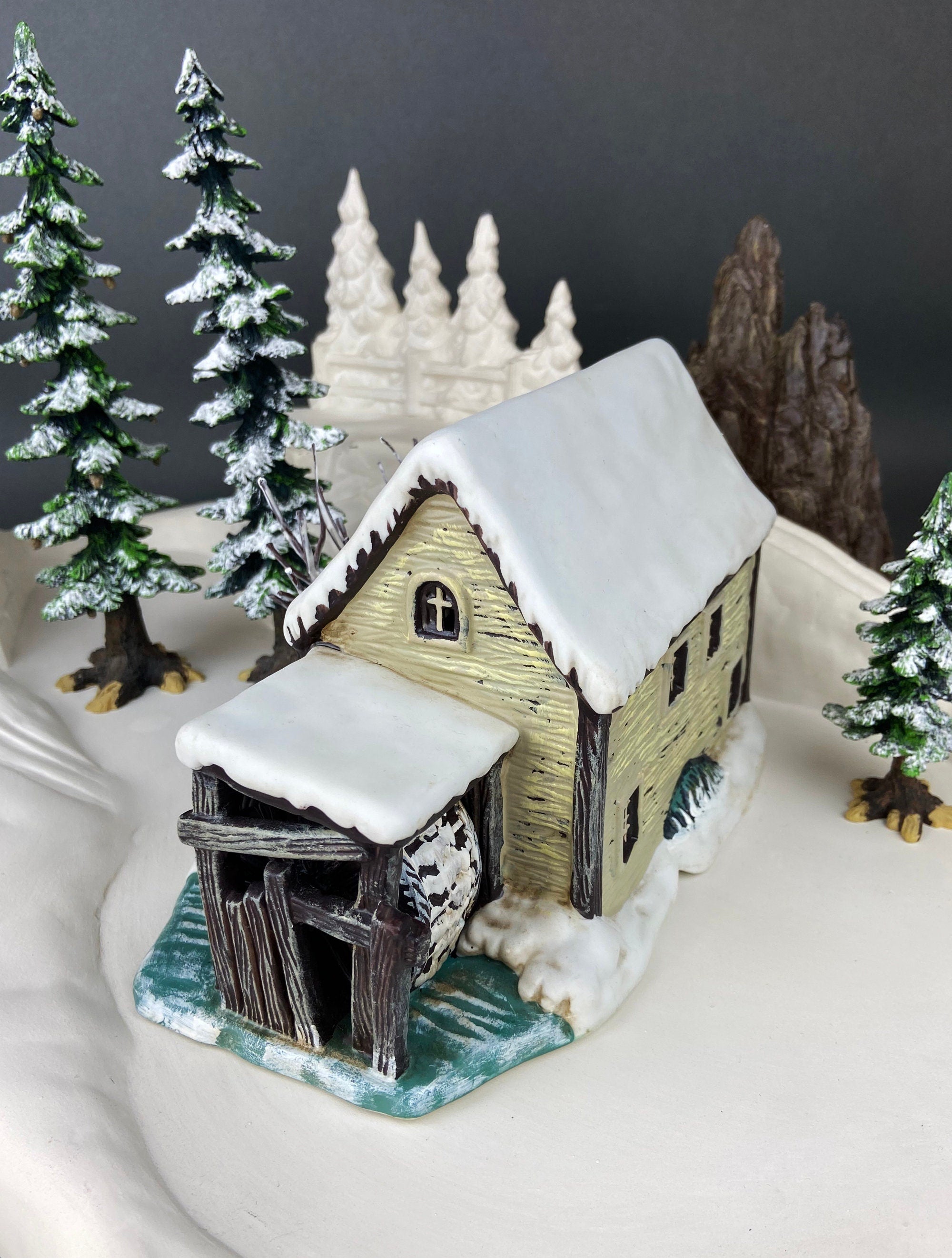 The City Globe Publishing by Department 56. Illuminated Christmas Village  House. Christmas in the City Series. Hand-Painted Porcelain.