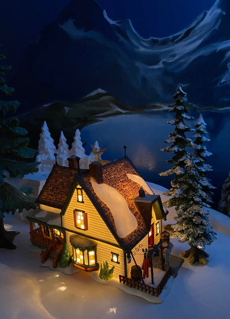 Christmas Village Accessories by Department 56. Illuminated Harper's Farmhouse. New England Village Series.