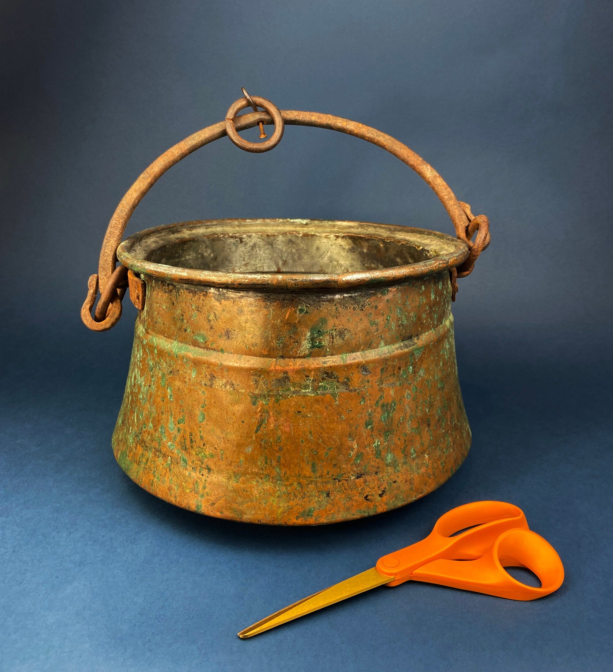 VINTAGE LARGE COPPER AND BRASS BUCKET WITH HANDLE 11 3/4